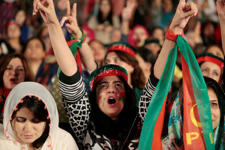 Supporters of opposition politician Imran Khan cheer at a celebration rally in Islamabad, Pakistan November 2, 2016. REUTERS/Caren Firouz