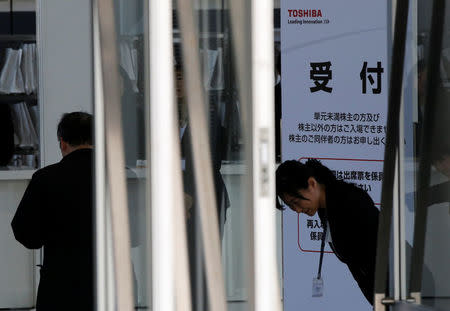 A staff member bows as a shareholder arrives at Toshiba's extraordinary shareholders meeting in Chiba, Japan March 30, 2017. REUTERS/Toru Hanai