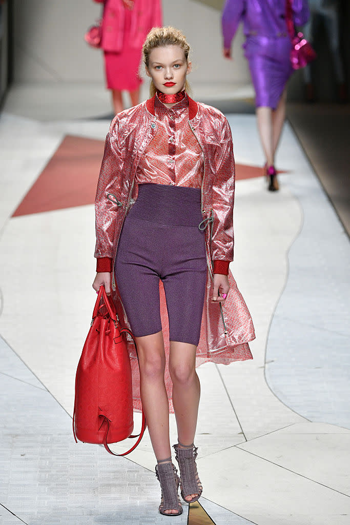 La alternativa que presentó Trussardi en la Milan Fashion Week, con cintura alta y mucho estilo.