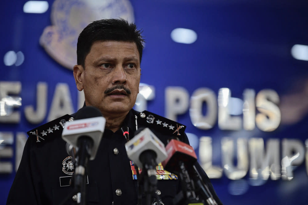 Kuala Lumpur police chief Datuk Azmi Abu Kassim speaks to the media at the Kuala Lumpur Contingent Police Headquarters, May 5, 2021.— Bernama pic