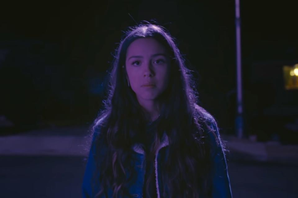 Olivia Rodrigo está arrasando en YouTube con su último proyecto. La cantante lanzó 'Drivers License', su primer tema como solista, el 7 de enero. El videoclip ya suma más de 42 millones de reproducciones y más de dos millones de 'me gusta'. (Foto: YouTube / <a href="https://www.youtube.com/watch?v=ZmDBbnmKpqQ&ab_channel=OliviaRodrigoVEVO" rel="nofollow noopener" target="_blank" data-ylk="slk:Olivia Rodrigo;elm:context_link;itc:0;sec:content-canvas" class="link ">Olivia Rodrigo</a>)