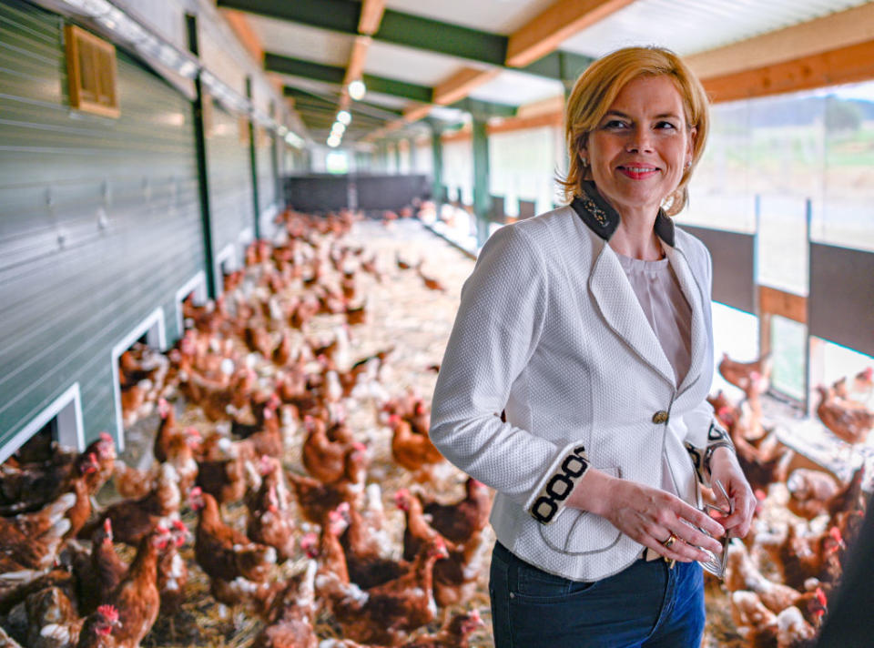 Agrarministerin Julia Klöckner spricht sich gegen Billigfleisch aus. (Bild: Getty Images)