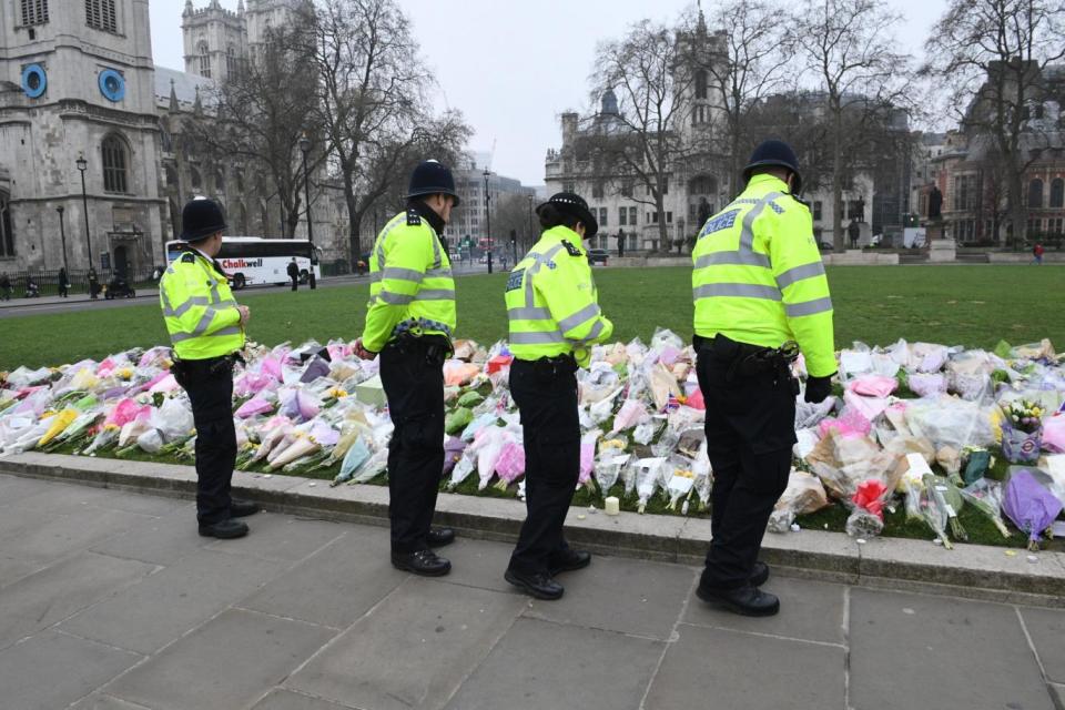 Flowers in tribute to those who died in the Westminster terror attack. (Jeremy Selwyn)