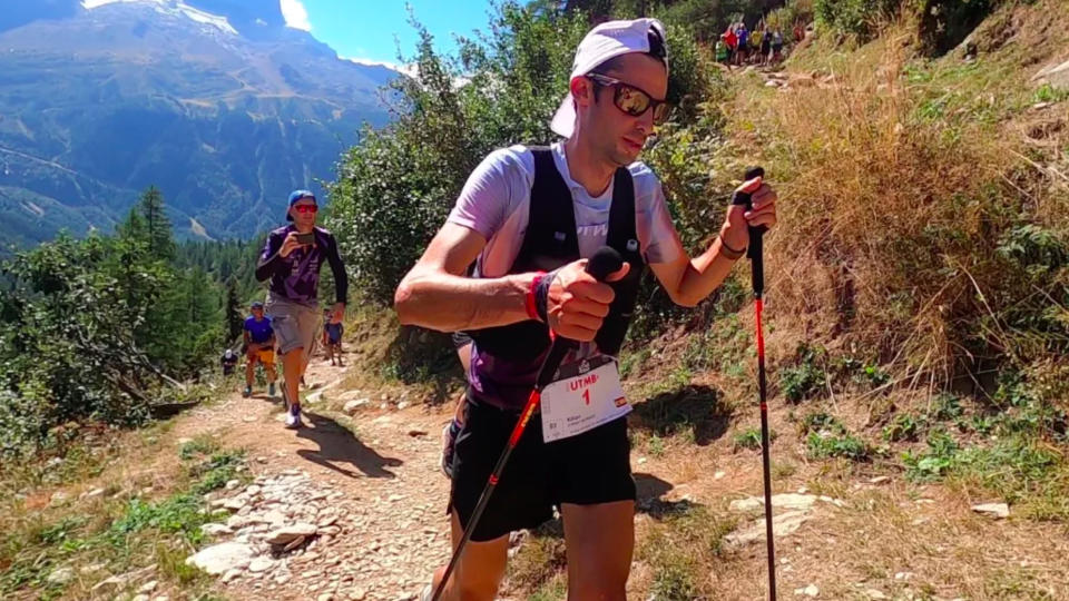 Kílian Jornet hiking UTMB at Vallorcine