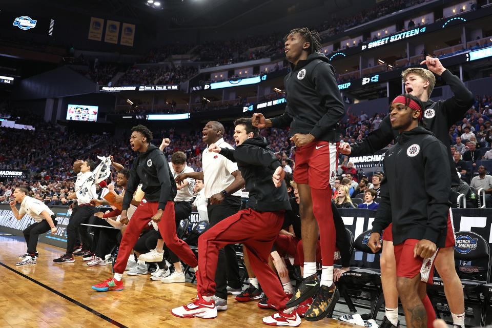SAN FRANCISCO, CALIFORNIA - MARCH 24: The Arkansas Razorbacks react from the bench against the Gonzaga Bulldogs during the second half in the Sweet Sixteen round game of the 2022 NCAA Men's Basketball Tournament at Chase Center on March 24, 2022 in San Francisco, California. (Photo by Ezra Shaw/Getty Images)