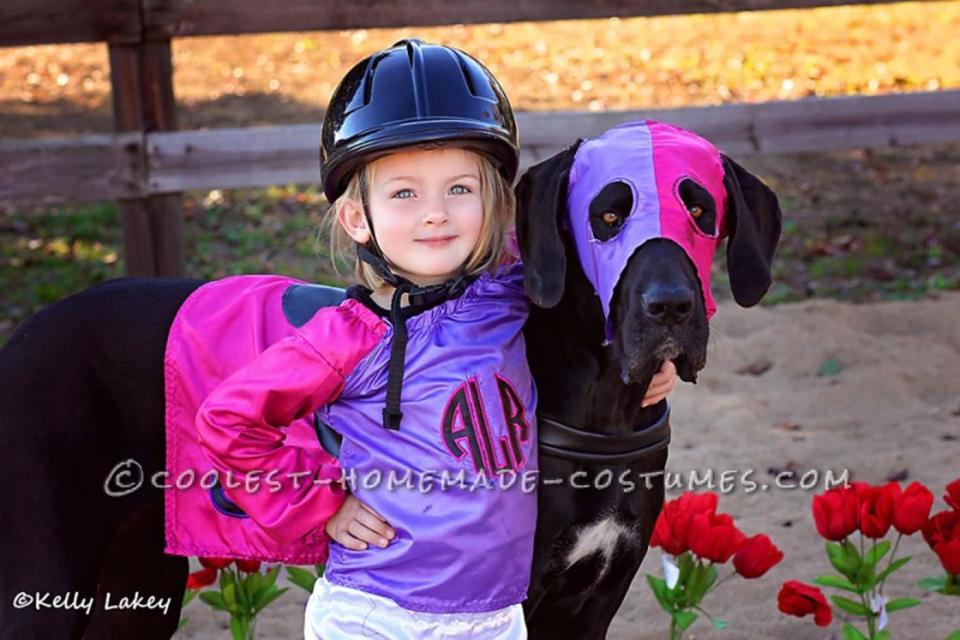 Via <a href="http://ideas.coolest-homemade-costumes.com/2014/11/02/cutest-race-horse-jockey-duo-costume-ever/" target="_blank">Coolest Homemade Costumes</a>