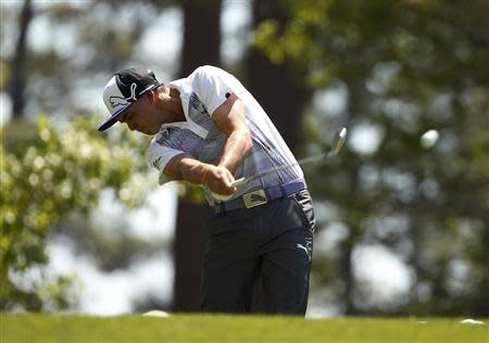 U.S. golfer Rickie Fowler hits his tee shot on the fourth hole during the third round of the Masters golf tournament at the Augusta National Golf Club in Augusta, Georgia April 12, 2014. REUTERS/Jim Young