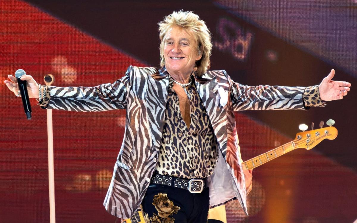 Sir Rod Stewart hat während eines Konzerts in Deutschland für seine Hommage an die Ukraine ausgebuht