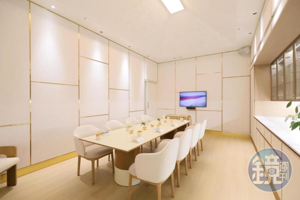 可容納6至8席的VIP包廂「A ROOM」提供更隱密低調的用餐空間。