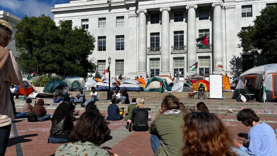 <div>Students protest at UC Berkeleys campus with tents.</div>