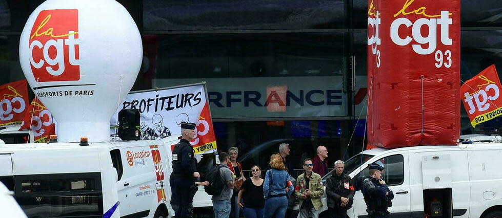 Le trafic aérien est ralenti à l'aéroport Roissy-Charles-de-Gaulle à cause d'un conflit social.
