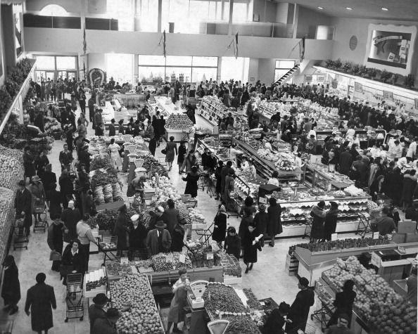 <p>As grocery stores became more profitable in the '30s, more chains opened up nationwide. By the time the '50s rolled around, there was a fierce competition in the marketplace and <a href="https://clickamericana.com/topics/culture-and-lifestyle/scenes-from-grocery-stores-supermarkets-of-yesteryear" rel="nofollow noopener" target="_blank" data-ylk="slk:retailers enlisted advertising companies;elm:context_link;itc:0;sec:content-canvas" class="link ">retailers enlisted advertising companies</a> to create flashy ads that would set themselves apart.</p>