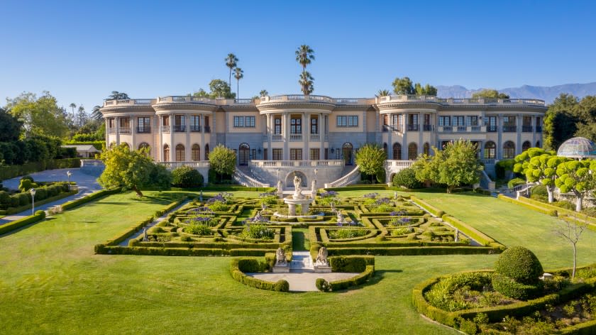 Neoclassical megamansion in Pasadena