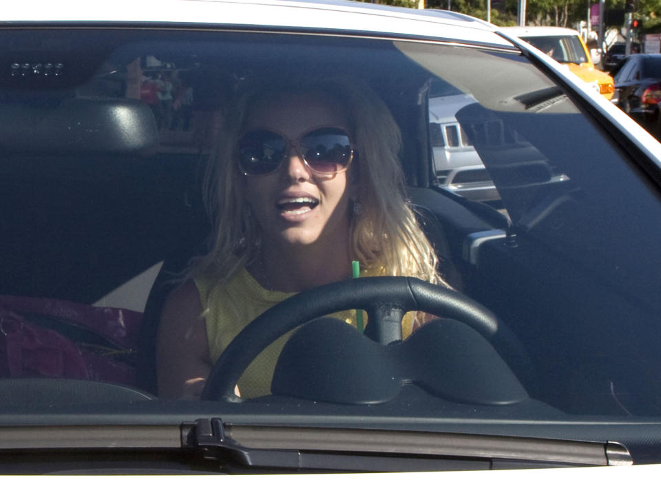 WEST HOLLYWOOD, CA - JUNE 26:  Britney Spears sighting at Starbucks Coffee Shop on June 26, 2009 in West Hollywood, California. (Photo by OutOfSightMedia/BuzzFoto/FilmMagic)