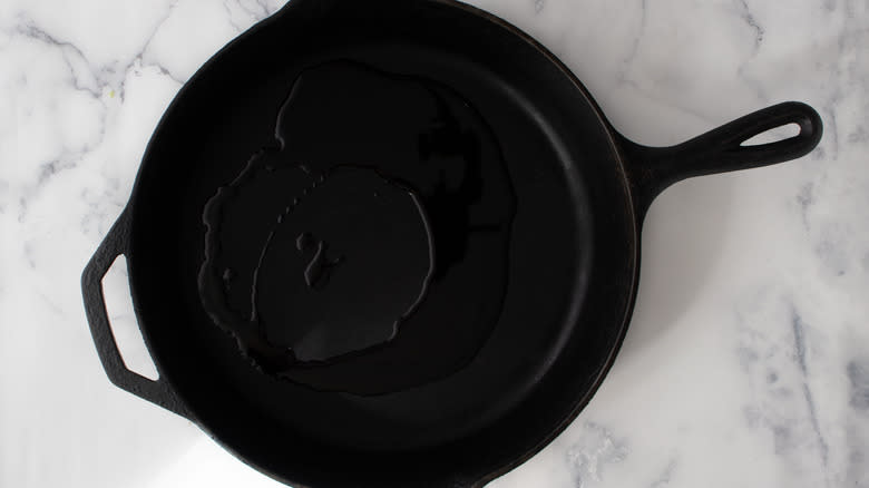 oil in skillet pan