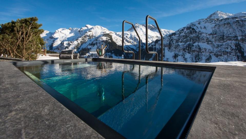 The outdoor pool at Mandarin Oriental Chalet überHaus