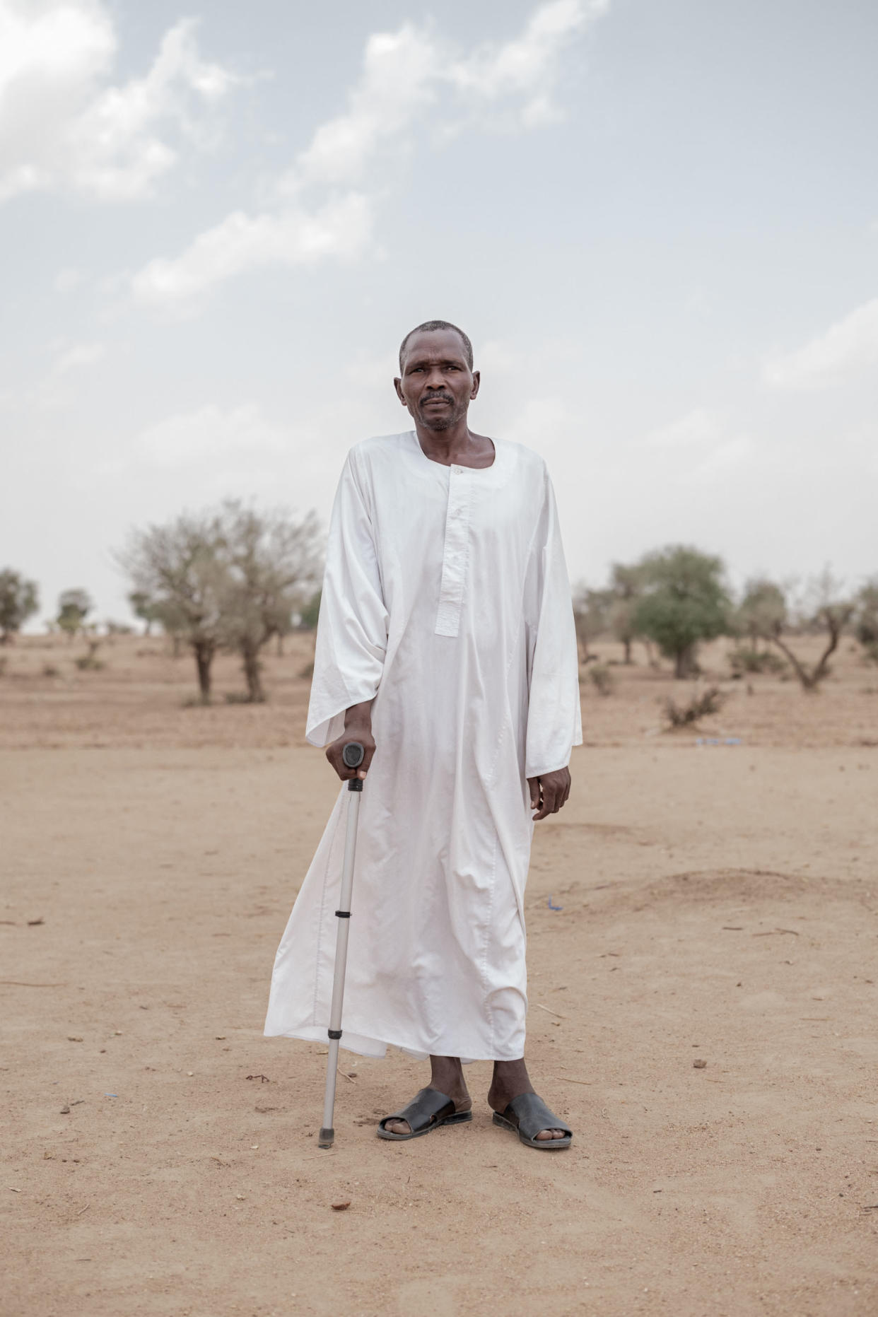 Alsadik Isshak Arbab, 45, relies on a cane as a result of injuries he sustained as he fled fighting in his native Sudan, taking refuge in neighboring Chad.<span class="copyright">Nicolò Filippo Rosso</span>