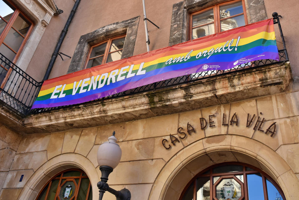 El ayuntamiento de El Vendrell respalda el orgullo LGBT