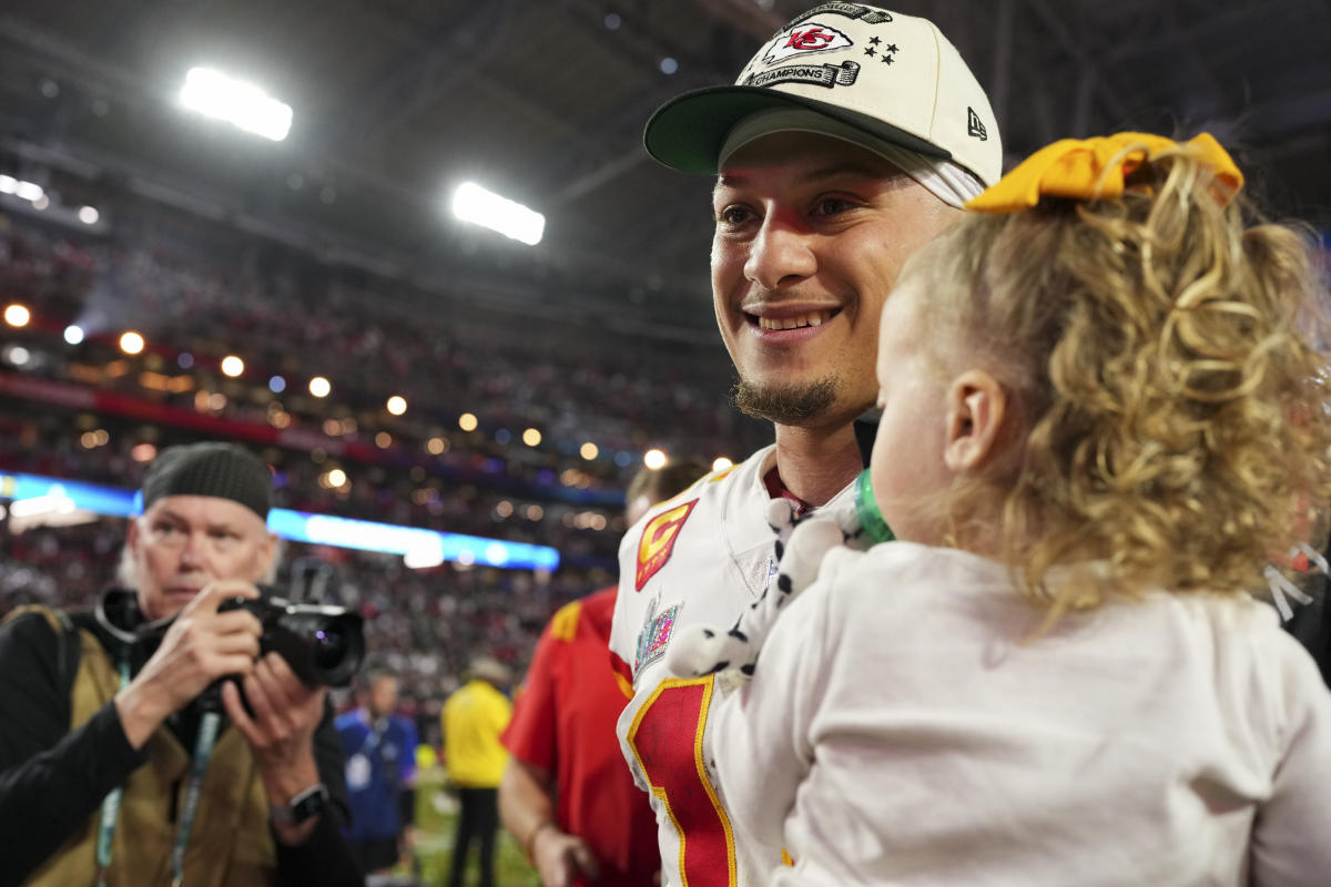 Patrick Mahomes says 1-year-old daughter flashes soccer skills