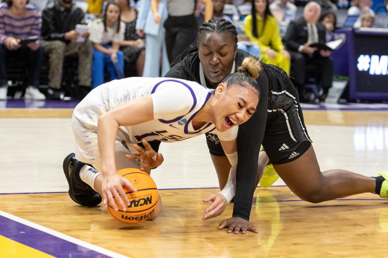 Last-Tear Poa goes for loose ball against Sussy Ngulefac during the first half at Pete Maravich Assembly Center.