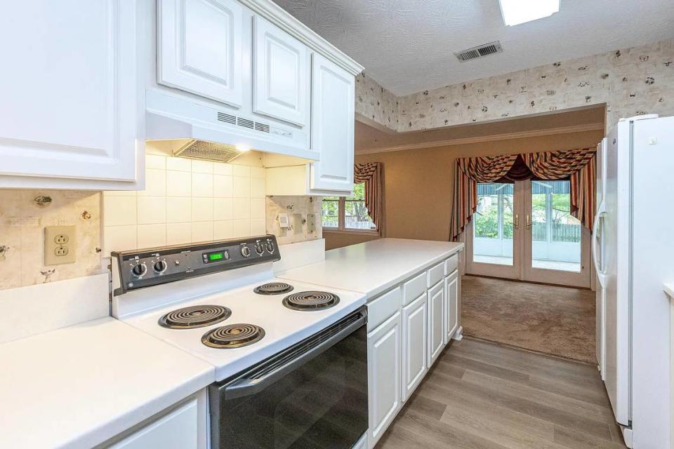 A view of the kitchen at 1137 Four Wynds Trail in Lexington, KY. Photos published with permission of the seller’s agent.