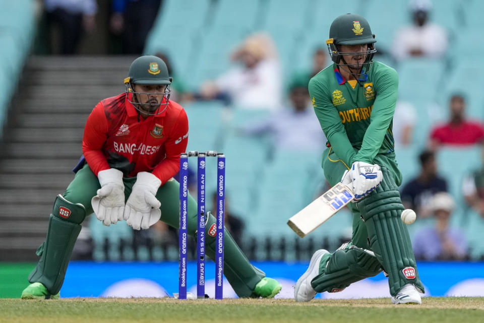 South Africa's Quinton de Kock bats during the T20 World Cup cricket match between South Africa and Bangladesh in Sydney, Australia, Thursday, Oct. 27, 2022. (AP Photo/Rick Rycroft)