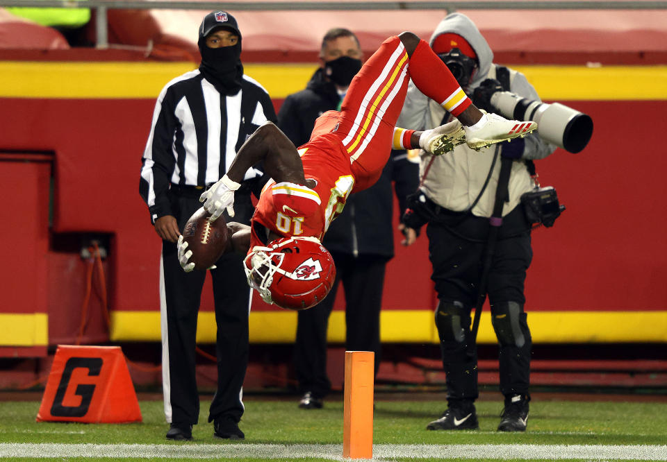 Tyreek Hill got away with taunting on touchdown with peace sign