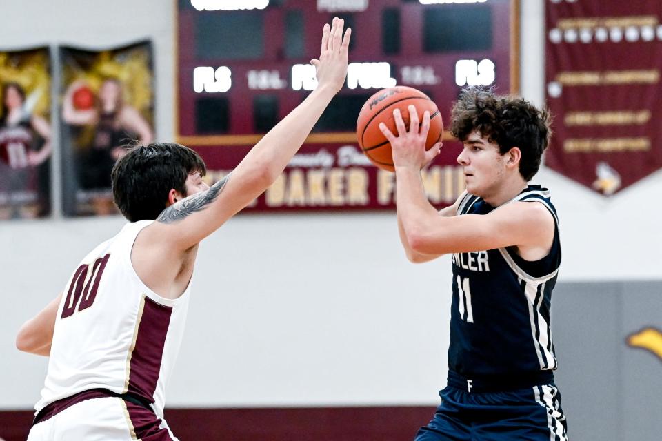 Fowler's Zach Halfmann, right, looks to pass as Potterville's Diego Vasquez defends during the second quarter on Tuesday, Jan. 10, 2023, at Potterville High School.