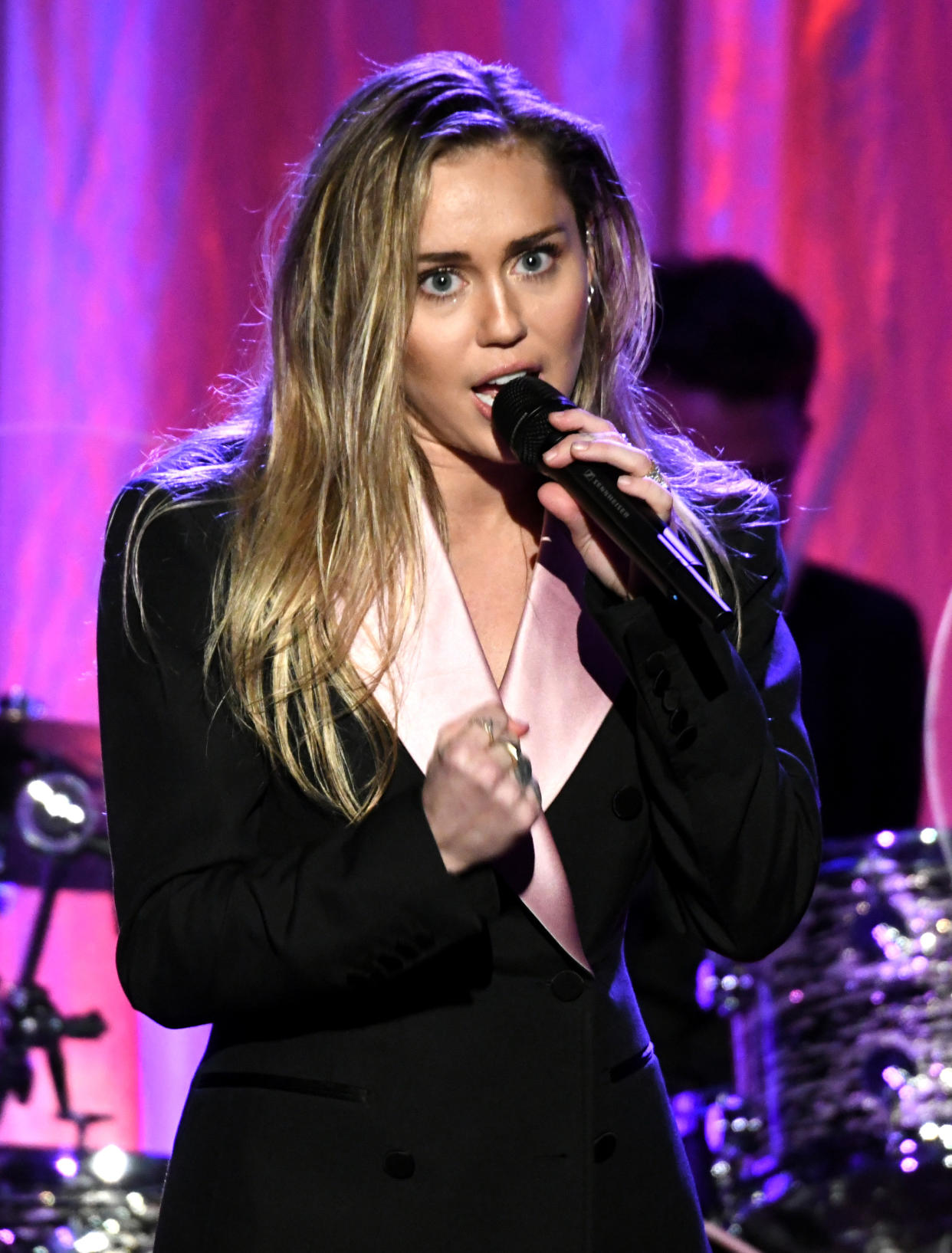 Miley Cyrus performs onstage during WCRF’s ‘An Unforgettable Evening’ at the Beverly Wilshire Four Seasons Hotel on February 28, 2019 in Beverly Hills, California. (Photo by Michael Kovac/Getty Images for WCRF)