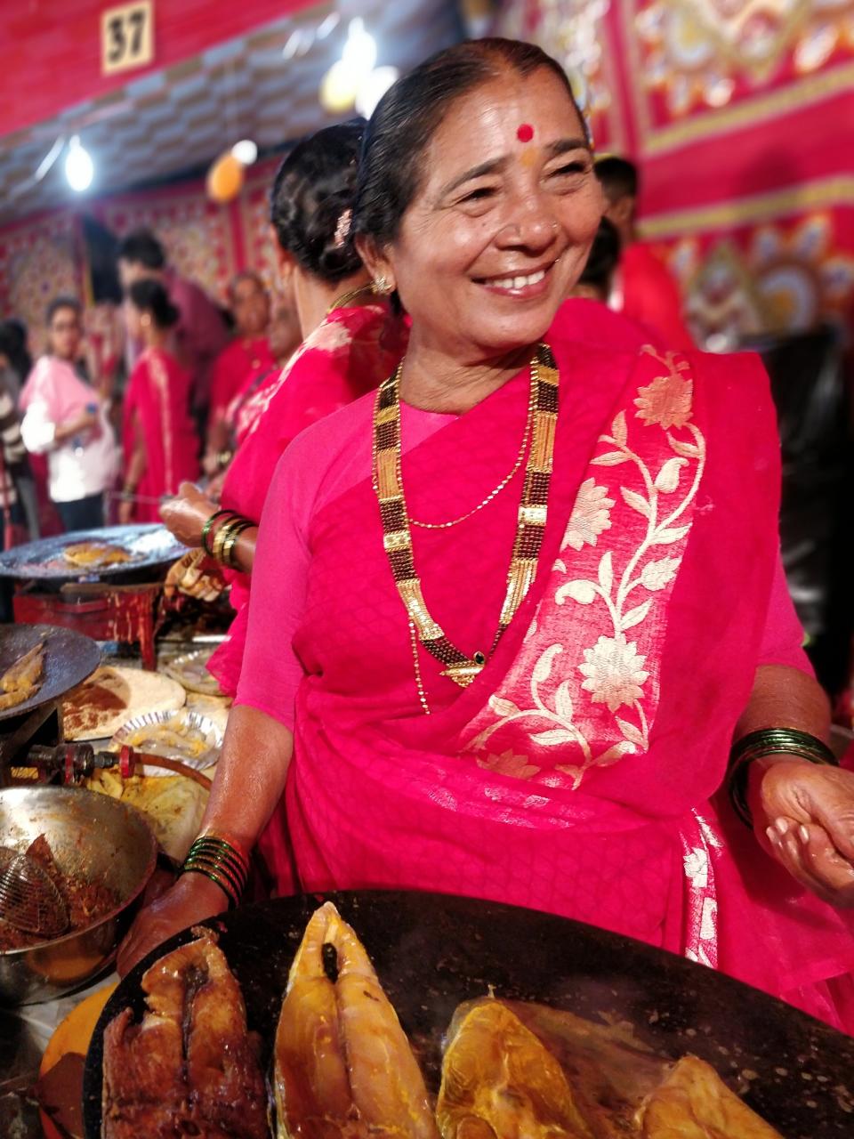 Fisherwomen cook traditional recipes that are difficult to find in restaurants. 