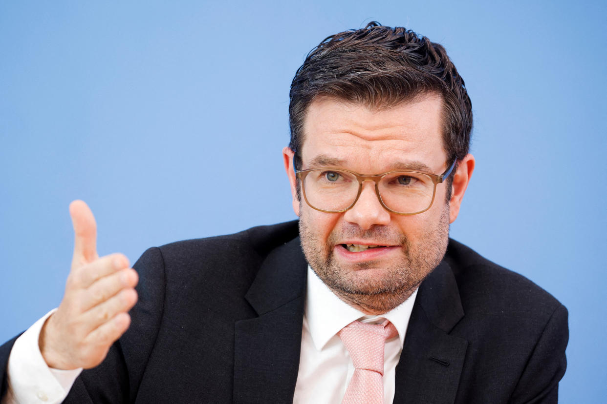 Justizminister Marco Buschmann bei einer Pressekonferenz im August in Berlin (Bild: REUTERS/Michele Tantussi)