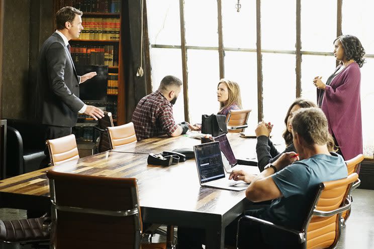 Scott Foley, Guillermo Diaz, Jessalyn Gilsig, Kerry Washington, Katie Lowes, and George Newbern (Credit: Kelsey McNeal/ABC)