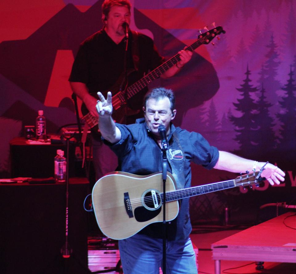 Sammy Kershaw sings "Third Rate Romance," insisting he'd only done that a time or two. Kershaw closed the Friday show at Outlaws & Legends with Aaron Tippin. March 25 2022
