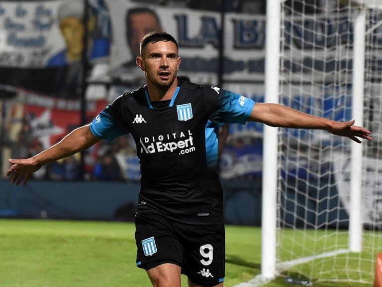 Adrián Martínez viene de convertir tres goles en la victoria de Racing ante Central Córdoba