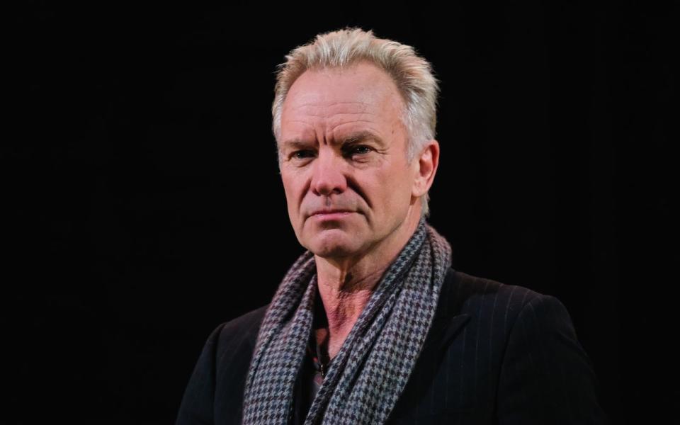 Dass Sting und seine Ehefrau Trudy Styler Anhänger von Tantra-Sex sind, sorgte einst für Schlagzeilen: Der Ex-"The Police"-Star ist schon lange davon überzeugt, dass die indischen Philosophien gut für Körper und Geist sind: "Für mich ist alles Yoga. Gehen ist Yoga, Sitzen ist Yoga, Essen ist Yoga. Yoga ist eine bewusste Bewegung und Atemtechnik - das kann man überall praktizieren", sagte er einst in einem Interview. (Bild: Ian Forsyth/Getty Images)