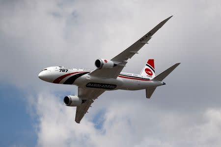 A Boeing 787 puts on a display at the Farnborough Airshow, in Farnborough, Britain July 16, 2018. REUTERS/Peter Nicholls