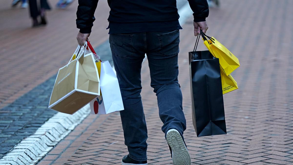 Fashion and furniture shopping help UK retail sales rebound in May