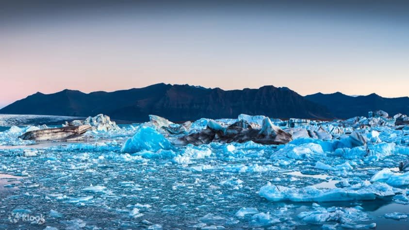 Jokulsarlon Glacier Lagoon and South Coast Day Trip. (Photo: Klook SG)