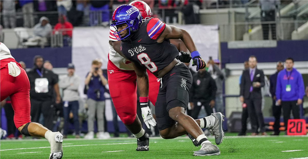 Duncanville five-star edge rusher Colin Simmons will join a Texas defense seeking its first double-digit sacker since 2013. Simmons had 54 1/2 sacks in his final two high school seasons.