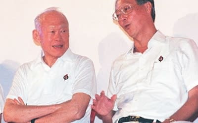 Then-Prime Minister Goh Chok Tong (right) talks to then-Senior Minister Lee Kuan Yew in Hougang Stadium late 26 December during the Peoples Action Party's first rally for the January 2002 polls. (AFP photo)