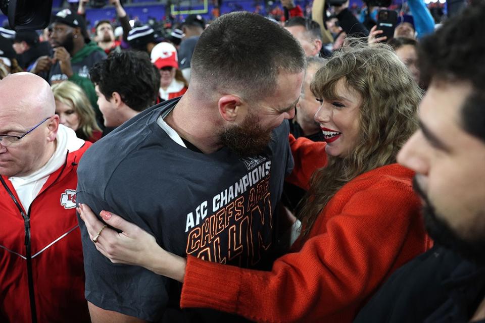 <p>Taylor Swift & Travis Kelce Celebrate AFC Championship Victory</p>