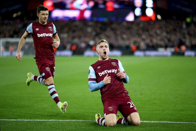 West Ham 2-0 Freiburg: Hammers secure Group A top spot and place