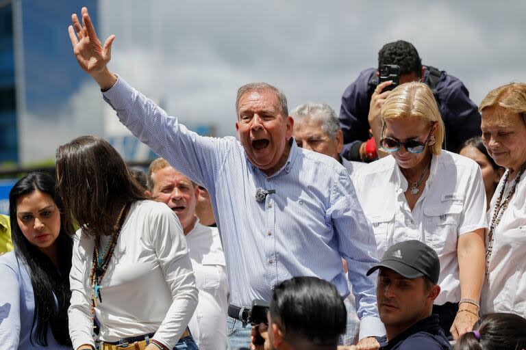 Edmundo González Urrutia, en una manifestación opositora en Caracas, Venezuela. (AP/Cristian Hernández)