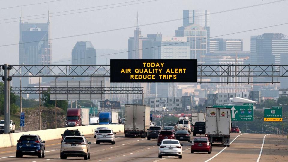 PHOTO: A sign warns motorists on I-65 of air quality conditions in Nashville, Tenn., July 17, 2023. (Andrew Nelles/The Tennessean/USAToday Network)