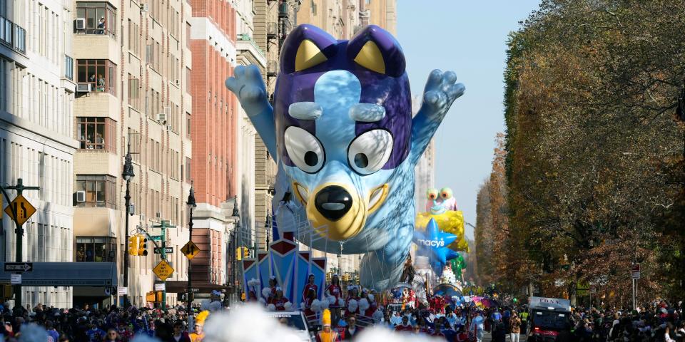 A Bluey balloon floats down the parade.