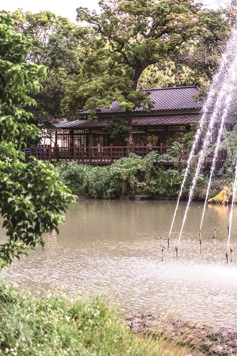 風雅之事，在湖畔料亭邊用餐邊欣賞湖水景色。攝影/張晨晟