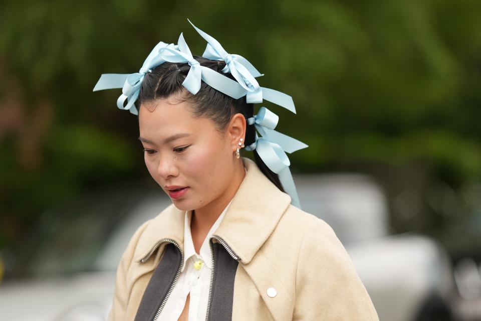 Guest with Multiple Light Blue Bows Tied into Hairstyle