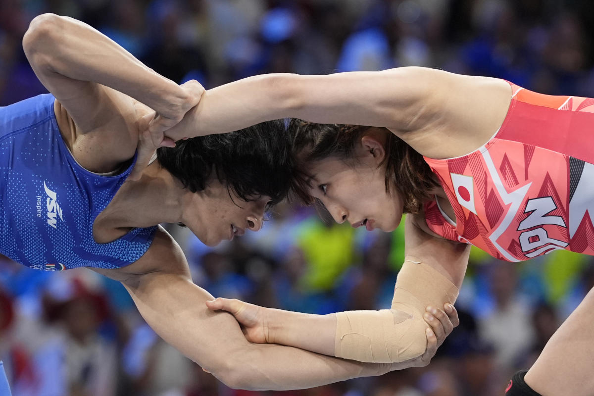 India's Vinesh Phogat disqualified from Olympic wrestling after making