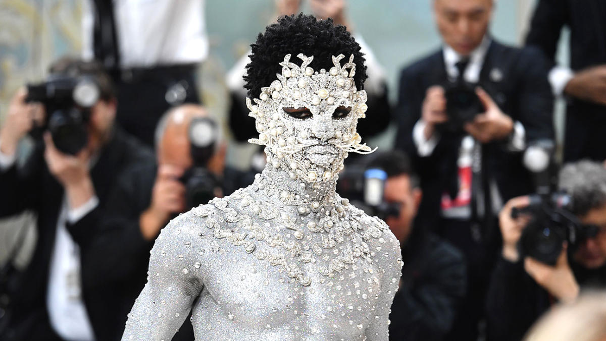 Gender-Fluid Men's Style Is Trending at Met Gala 2019: Heels, Dresses,  Lipstick & More - Yahoo Sports