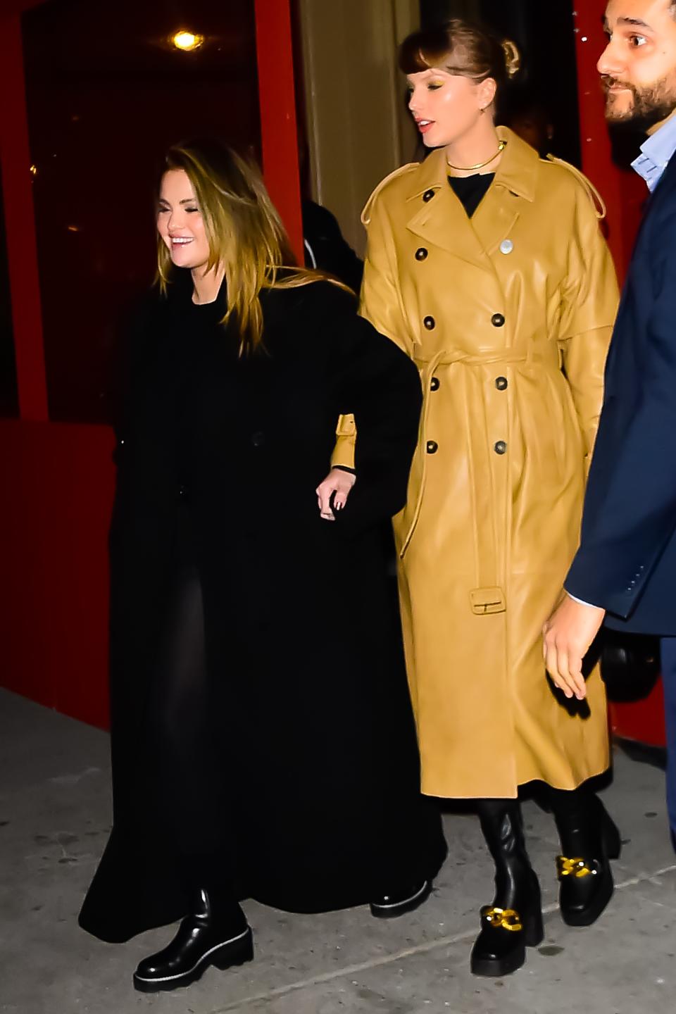 Taylor Swift, Stella McCartney, boots, black boots, womens boots, platforms, platform boots, platform heels, block heels, chain boots, chains, chain shoes, footwear, womens footwear, vegan heels, vegan boots, Versace, handbag, tights, trench coat, leather coat, birthday, New York City